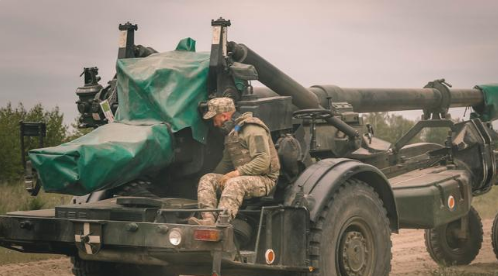 В Украину поступили необычные самоходные гаубицы