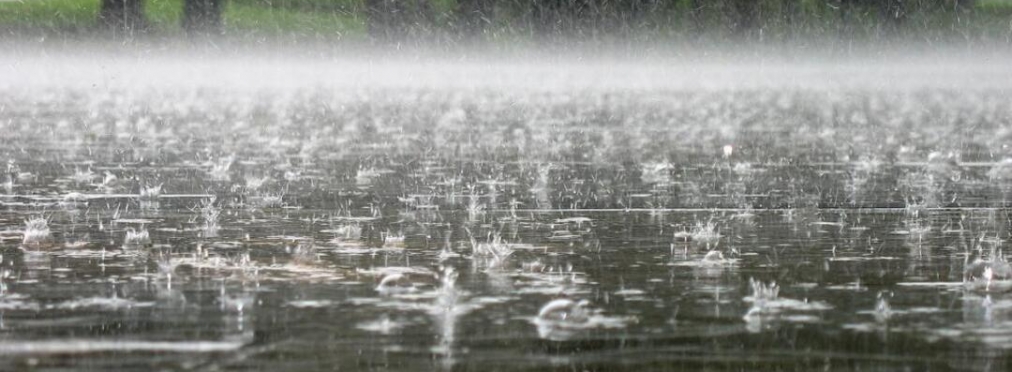 В Кирилловке устроили водные аттракционы прямо на дороге