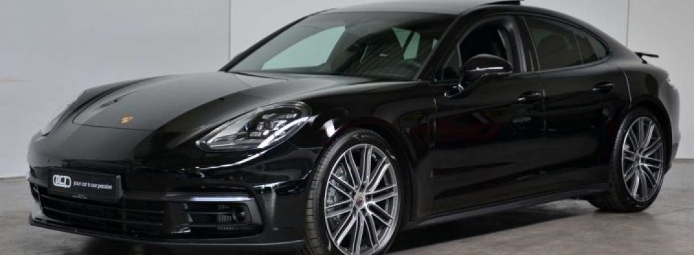 Водитель Porsche Panamera на мойке самообслуживания озадачил соцсети