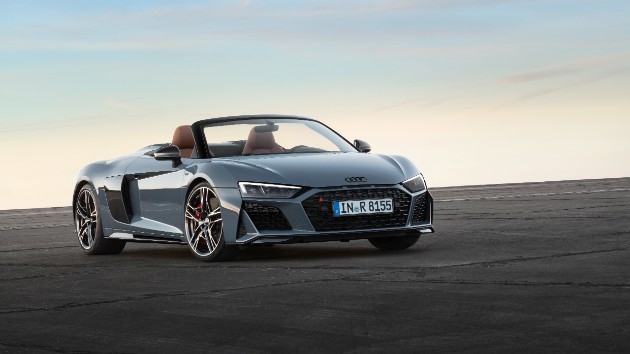 Audi представила обновленное купе и родстер R8