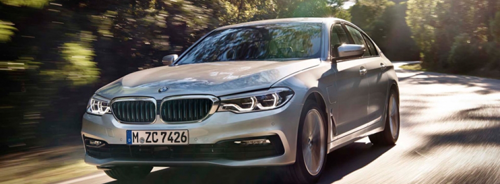 BMW показала обновленный гибридный седан BMW 530e