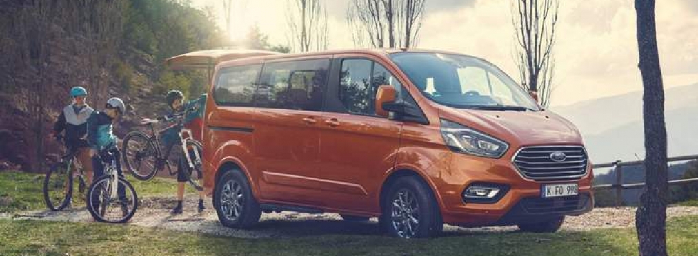 Ford установил на микроавтобус Tourneo гибридный дизель