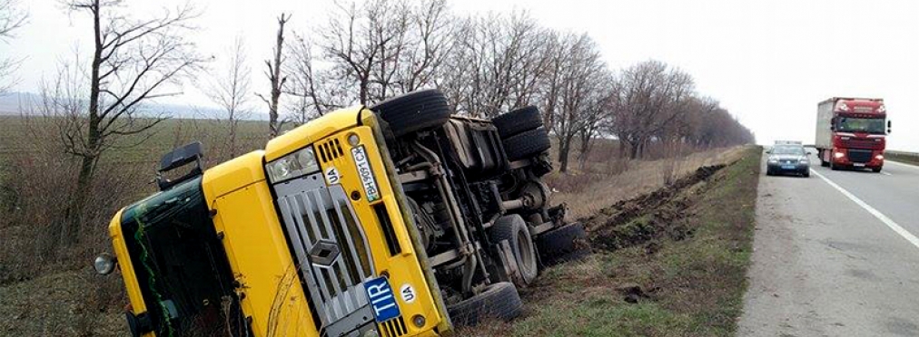 «Учитель» на Ford отправил дальнобойщика в кювет за хамство