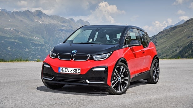 BMW i3s сразился в гонке с 40-летним масл-каром