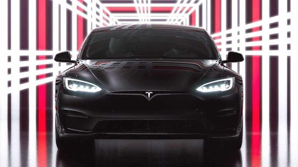 Илон Маск представил флагман Tesla Model S Plaid