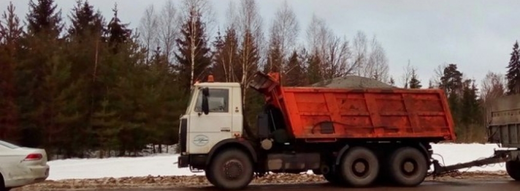 Чтобы наказать рассыпавшего щебень водителя, автомобилисту пришлось догонять МАЗ