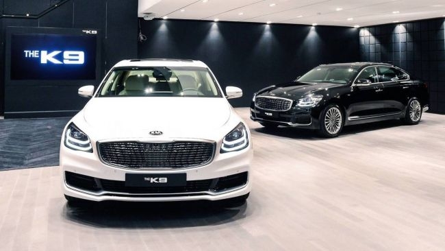 Новая Kia K900 произвела фурор в Нью-Йорке